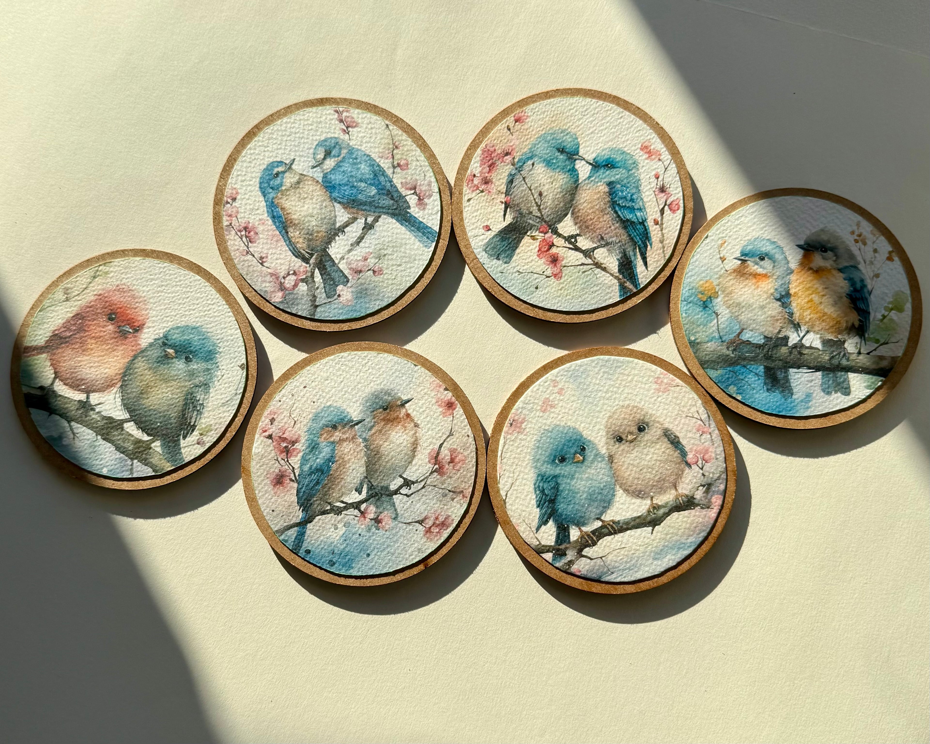 Porta Copos Passarinhos - Kit com 6 Unidades Artesanal em mdf com base em cortiça.